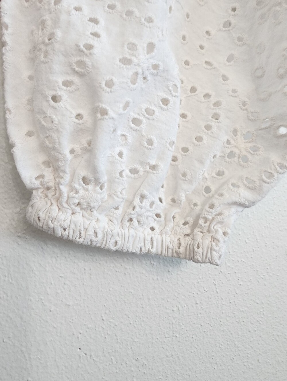 White Eyelet Crop Top Boho Festival Floral Off The Shoulder Blouse Size 6 Venus - Picture 11 of 12